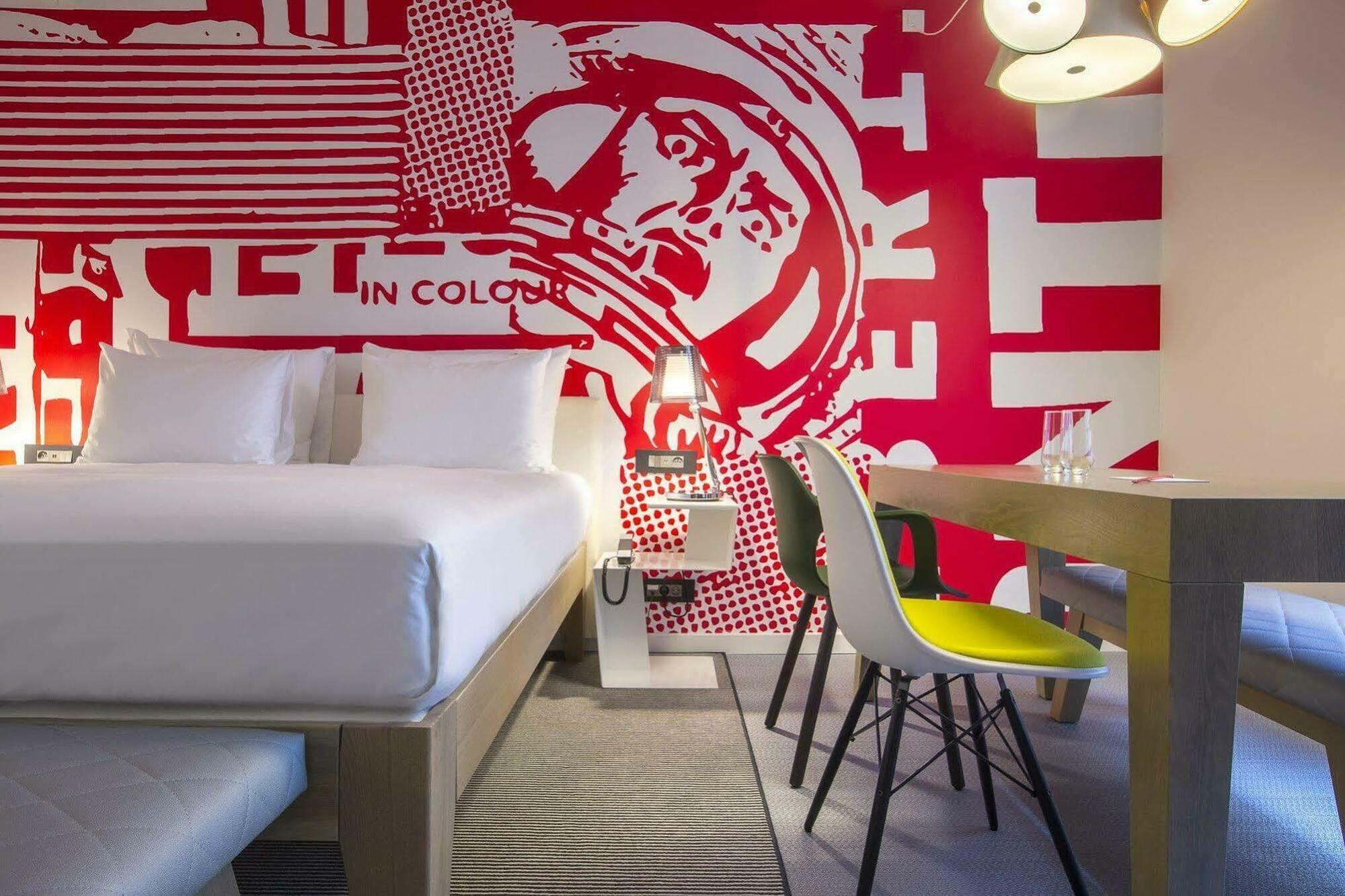 Radisson Red Brussels Hotell Eksteriør bilde